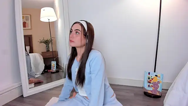 AlannaRussell  online show from 20, 3, 2025