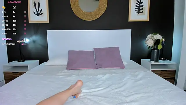 AlannaRussell  online show from 10, 9, 2025