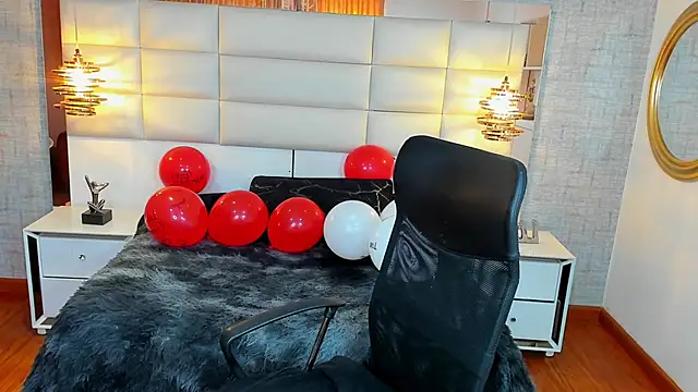 Nohemi louse online show from 15, 2, 2026