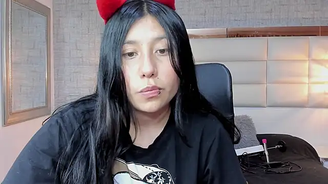 Nohemi louse online show from 22, 10, 2025