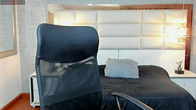 Nohemi louse online show from 16, 9, 2025