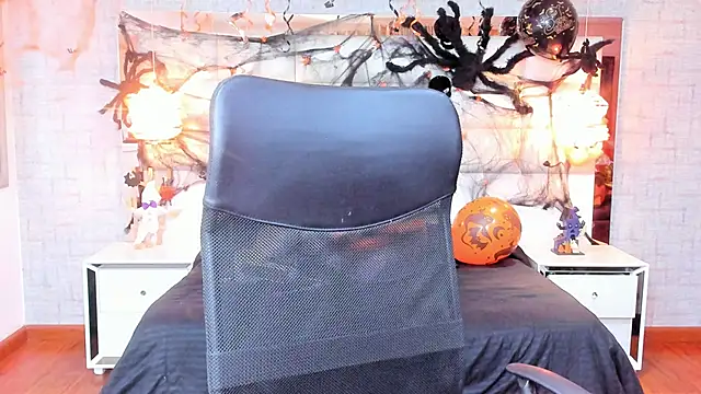 Nohemi louse online show from 30, 10, 2025