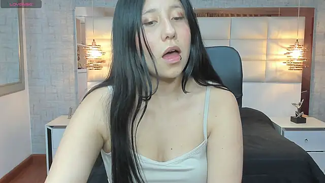 Nohemi louse online show from 15, 9, 2025