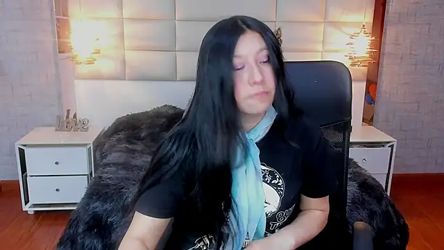 Nohemi louse online show from 2, 12, 2025