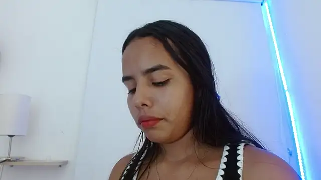 Roxy Stonee online show from 27, 10, 2025