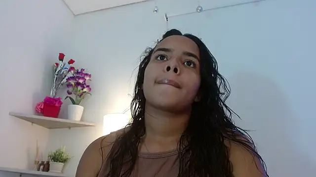 Roxy Stonee online show from 6, 10, 2025