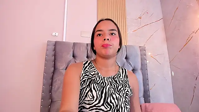 Roxy Stonee online show from 11, 4, 2026