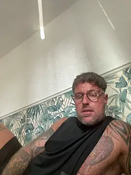 Jamesdeanmcqueen online show from 21, 6, 2026