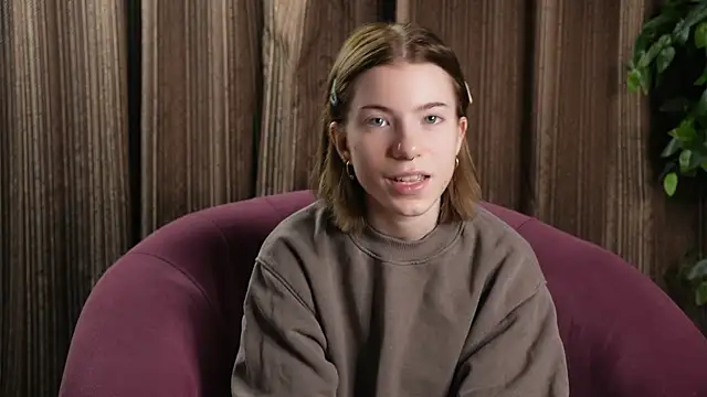 Snapshot of FeliceDendy chatting on 4, 2, 2025 FeliceDendy online show from 4, 2, 2025