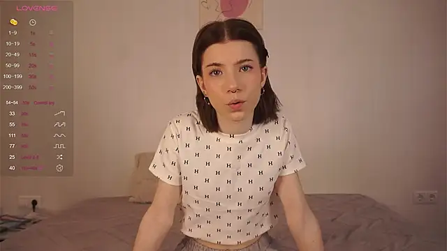 Snapshot of FeliceDendy chatting on 19, 2, 2025 FeliceDendy online show from 19, 2, 2025