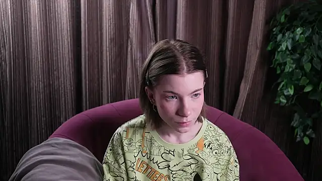 Snapshot of FeliceDendy chatting on 4, 2, 2025 FeliceDendy online show from 4, 2, 2025