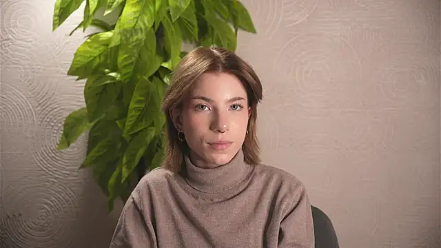 Snapshot of FeliceDendy chatting on 1, 2, 2025 FeliceDendy online show from 1, 2, 2025