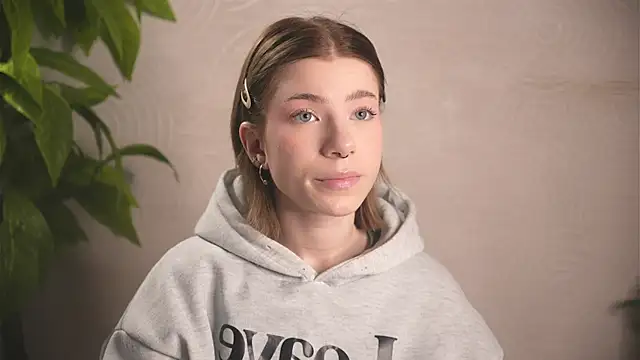 Snapshot of FeliceDendy chatting on 2, 2, 2025 FeliceDendy online show from 2, 2, 2025