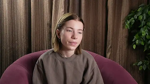 Snapshot of FeliceDendy chatting on 4, 2, 2025 FeliceDendy online show from 4, 2, 2025