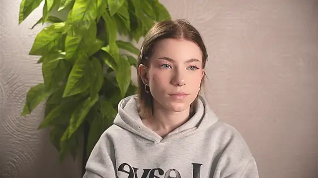 Snapshot of FeliceDendy chatting on 2, 2, 2025 FeliceDendy online show from 2, 2, 2025