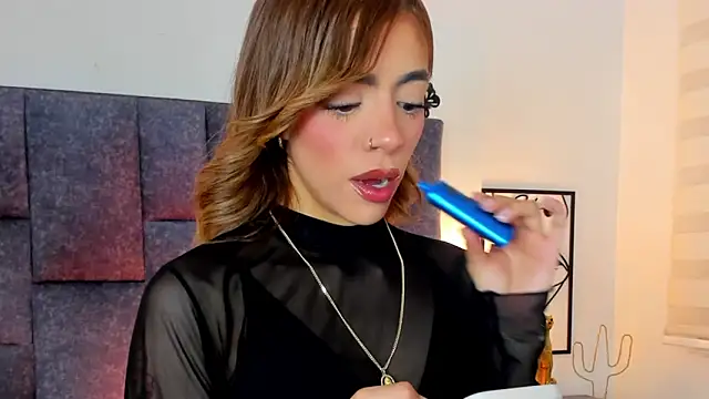 Snapshot of Violetta_Ficher chatting on 18, 6, 2026 Violetta Ficher online show from 18, 6, 2026
