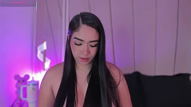 Nikki vega online show from 21, 2, 2025