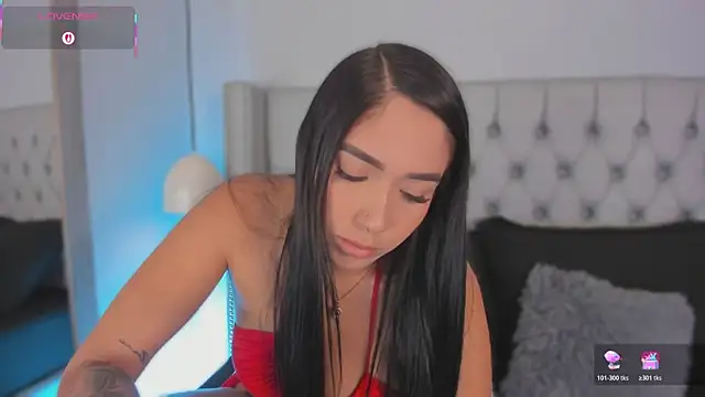 Nikki vega online show from 18, 12, 2025