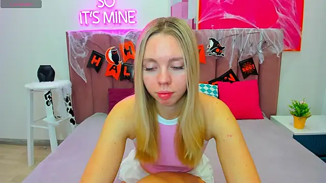 TessaAdorable online show from 30, 10, 2025