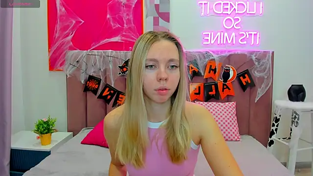TessaAdorable online show from 28, 10, 2025