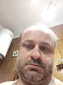 Snapshot of NAvoglia chatting on 8, 5, 2026 NAvoglia online show from 8, 5, 2026