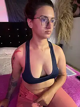 Snapshot of Emma_Giraldo chatting on 18, 6, 2026 Emma Giraldo online show from 18, 6, 2026