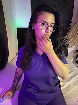 Emma Giraldo online show from 6, 3, 2026