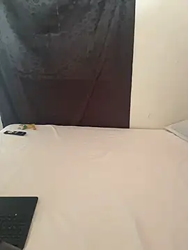 Emma Giraldo online show from 12, 11, 2025