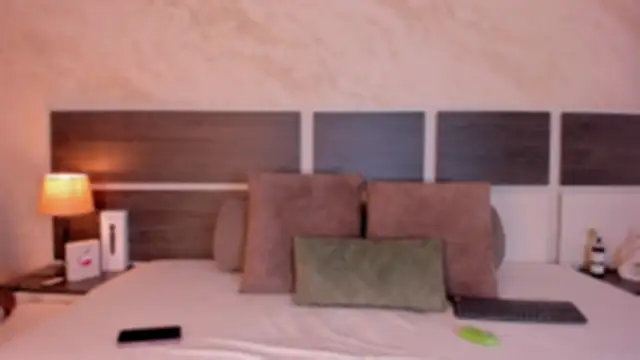 Alyssia Collins online show from 19, 2, 2025