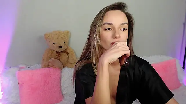 EvaBalmer online show from 23, 9, 2025