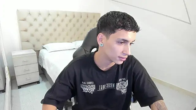 JhoanLeandro online show from 4, 10, 2025