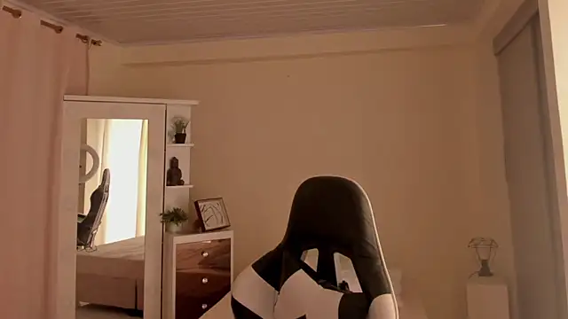 leahaltomm online show from 2, 3, 2025