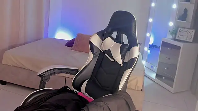 leahaltomm online show from 20, 2, 2025