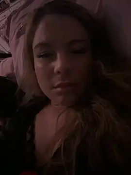 BambixoxUK online show from 4, 2, 2025