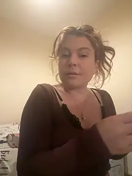 BambixoxUK online show from 3, 12, 2025