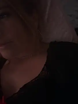 BambixoxUK online show from 3, 2, 2025