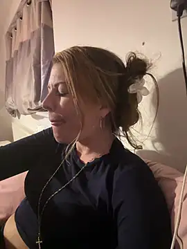 BambixoxUK online show from 9, 2, 2025