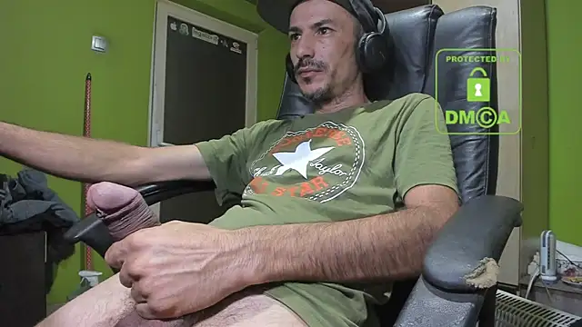 Snapshot of BigCumShoot chatting on 11, 10, 2025 BigCumShoot online show from 11, 10, 2025