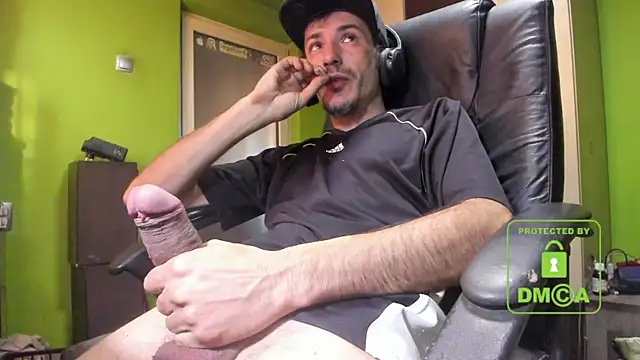 Snapshot of BigCumShoot chatting on 5, 3, 2025 BigCumShoot online show from 5, 3, 2025