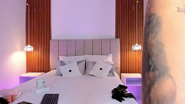 khloe-sweet online show from 2, 12, 2025