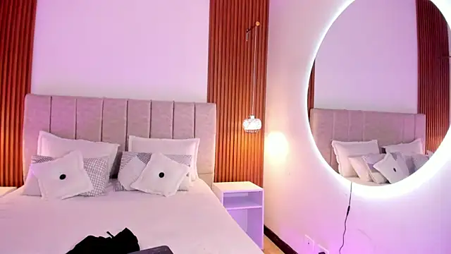 Snapshot of khloe-sweet chatting on 10, 9, 2025 khloe-sweet online show from 10, 9, 2025