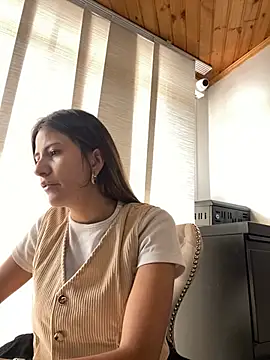 Snapshot of Andrea18_blonde chatting on 10, 3, 2025 Andrea18 blonde online show from 10, 3, 2025