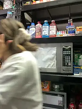 Andrea18 blonde online show from 3, 2, 2026