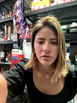 Snapshot of Andrea18_blonde chatting on 26, 10, 2025 Andrea18 blonde online show from 26, 10, 2025