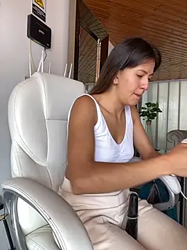 Snapshot of Andrea18_blonde chatting on 17, 9, 2025 Andrea18 blonde online show from 17, 9, 2025