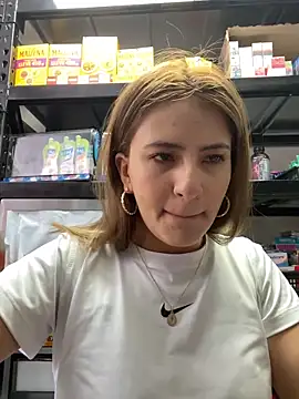 Snapshot of Andrea18_blonde chatting on 10, 6, 2026 Andrea18 blonde online show from 10, 6, 2026