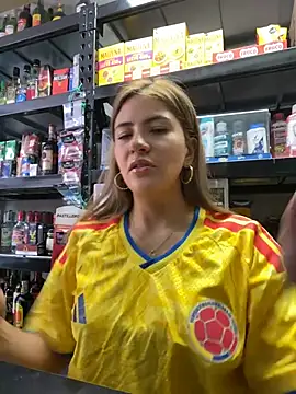 Snapshot of Andrea18_blonde chatting on 3, 7, 2026 Andrea18 blonde online show from 3, 7, 2026