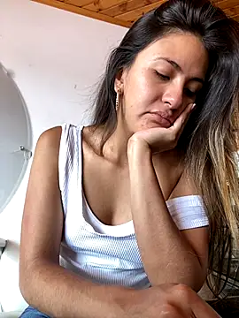 Snapshot of Andrea18_blonde chatting on 21, 10, 2025 Andrea18 blonde online show from 21, 10, 2025