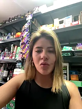 Snapshot of Andrea18_blonde chatting on 3, 11, 2025 Andrea18 blonde online show from 3, 11, 2025