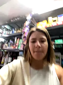 Snapshot of Andrea18_blonde chatting on 30, 10, 2025 Andrea18 blonde online show from 30, 10, 2025